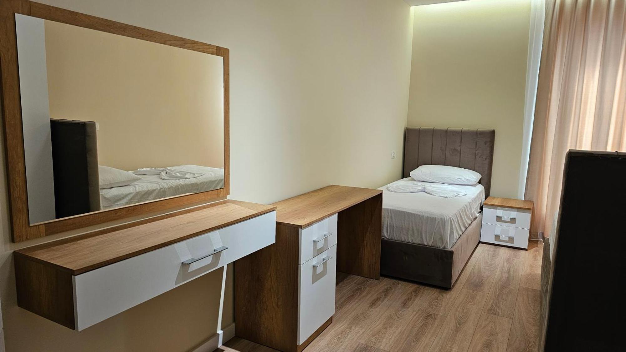 Tirana Airport Apartment Екстериор снимка